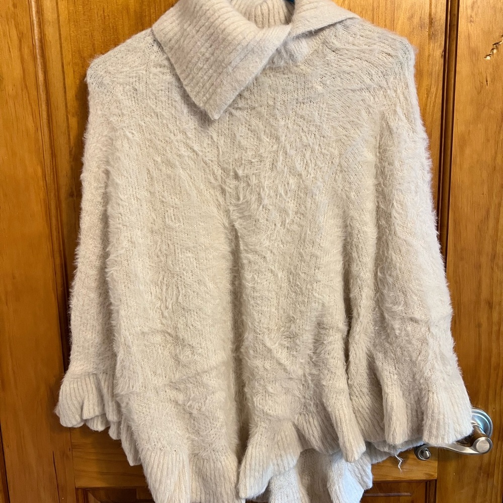 White Poncho-Sweater
